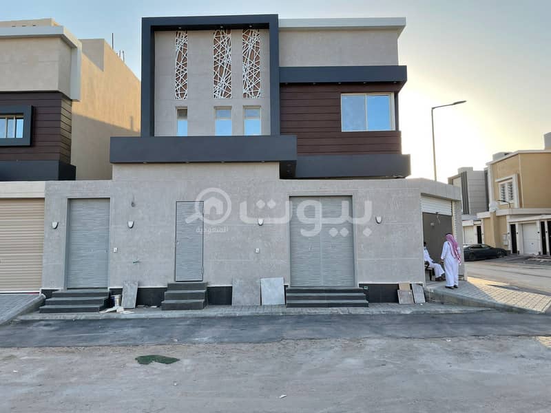 فيلا درج داخلي مع شقة للبيع في الرمال، شرق الرياض