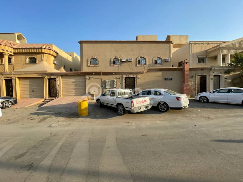 One floor villa and 3 apartments for sale in Al Munsiyah, East Riyadh