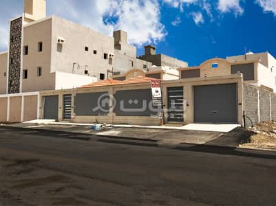 6 Bedroom Villa for Sale in Jeddah, Western Region - Independent One Floor Villas And Annex For Sale In Taiba, North Jeddah