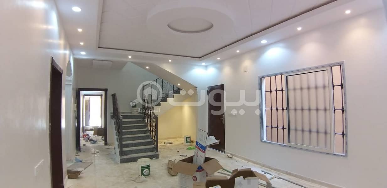 Villa with internal stairs with an apartment for sale in Al-Aziziyah district, south of Riyadh