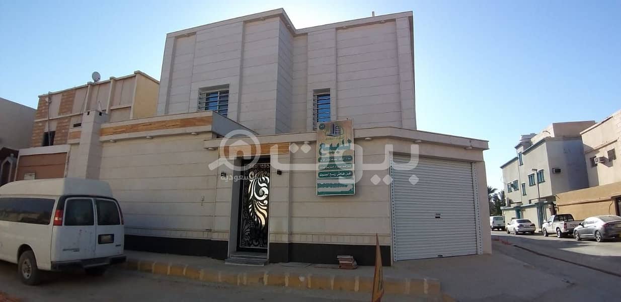 فيلا فاخرة درج صالة وشقة للبيع في حي العزيزية، جنوب الرياض