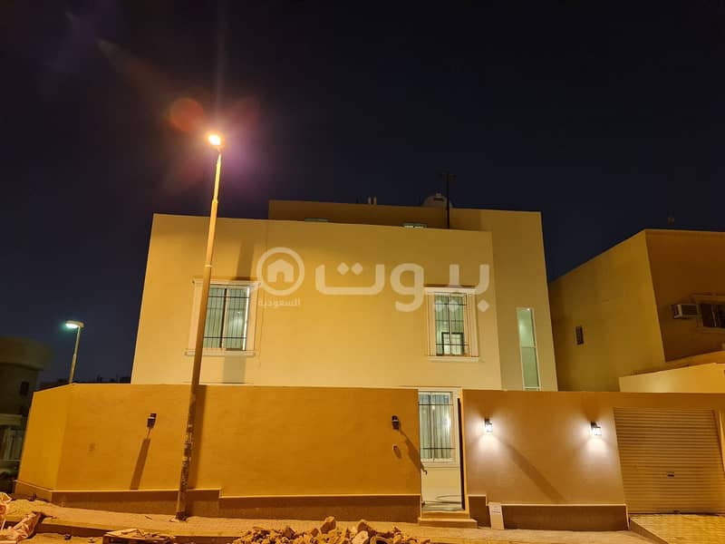 فيلا درج داخلي وشقة للبيع في حي العزيزية، جنوب الرياض
