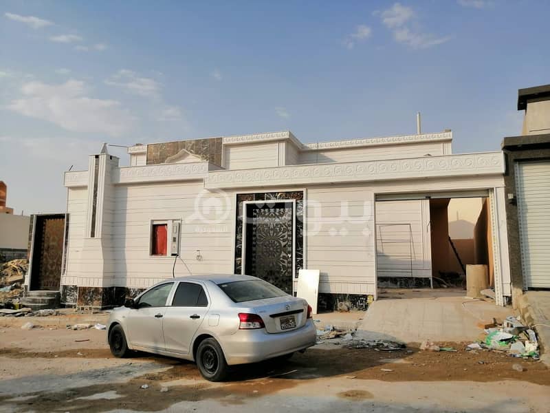 Floor with the possibility of establishing 3 apartments for sale in Taybah, South Riyadh