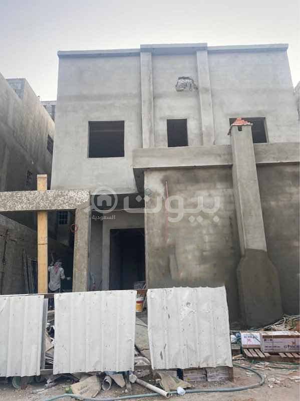 Villa with internal stairs and an apartment for sale in Al Munsiyah district, east of Riyadh