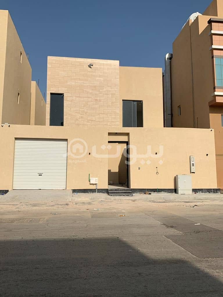 للبيع فيلا 3 أدوار بحي الروضة، شرق الرياض