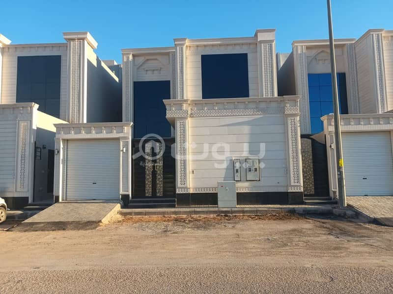 Villa with internal stairs and two apartments for sale in Qurtubah district, east of Riyadh