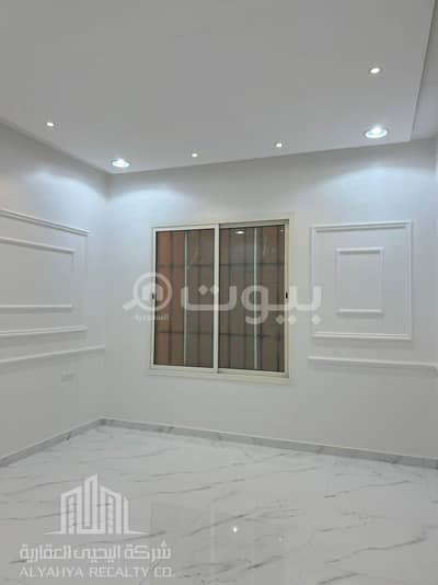 فیلا 3 غرف نوم للبيع في الرياض، منطقة الرياض - فيلا درج داخلي مع شقتين للبيع في حي الرمال البابطين شرق الرياض