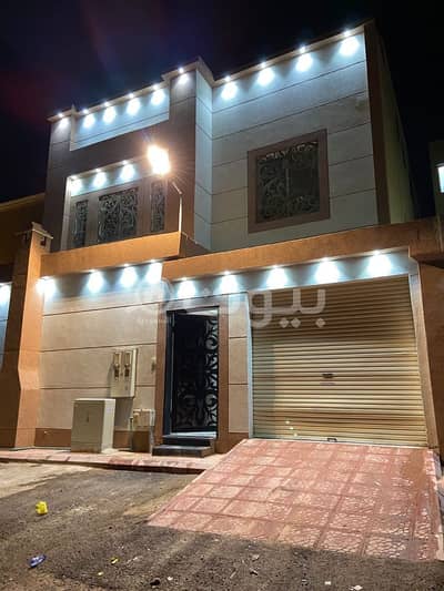 6 Bedroom Villa for Sale in Riyadh, Riyadh Region - Villa staircase hall with an apartment for sale in Al-Rimal neighborhood, east of Riyadh