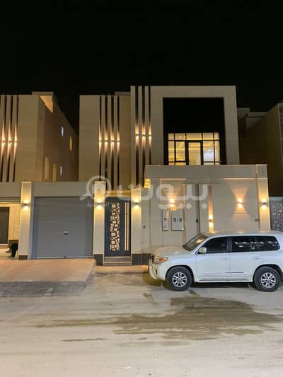4 Bedroom Villa for Sale in Riyadh, Riyadh Region - Distinctive villa stair shall, and 2 apartments for sale in Al Mousa, Tuwaiq, West Riyadh