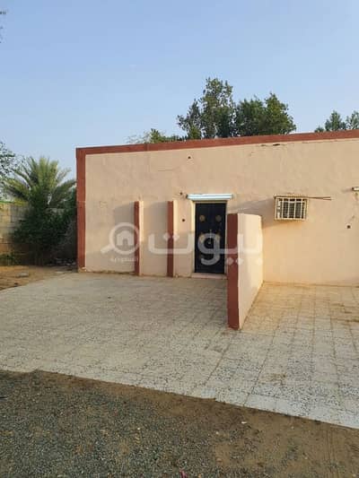 4 Bedroom Floor for Sale in Baish, Jazan Region - Traditional house for sale in Masliyah Jazan