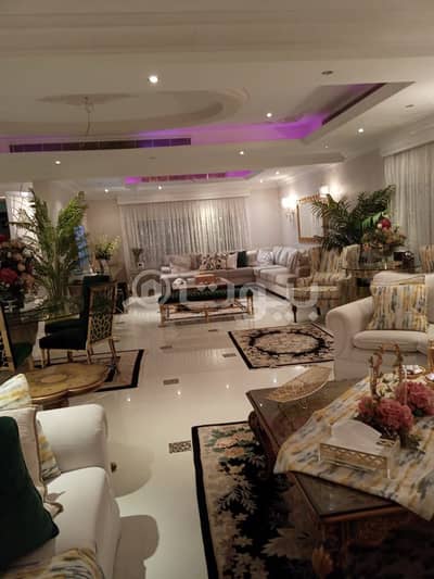 4 Bedroom Villa for Sale in Riyadh, Riyadh Region - Villa for sale with an apartment in Al Sulimaniyah, North of Riyadh