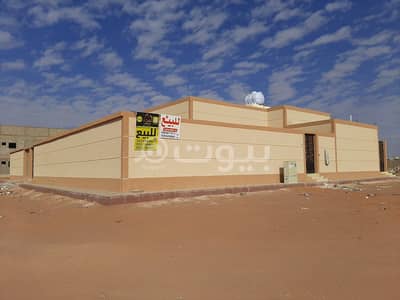4 Bedroom Floor for Sale in Hail, Hail Region - A Floor for sale in the suburb of King Fahd Al nisiyah, Hail