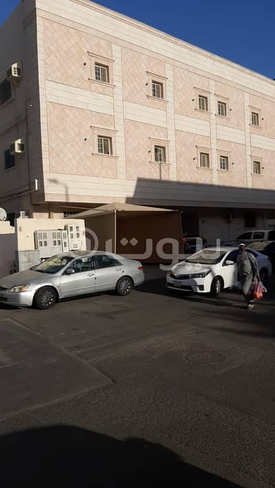 Residential Building for Sale in Jeddah, Western Region - Residential Building for sale in Al-Safa district, north of Jeddah