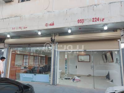 محل تجاري  للايجار في الرياض، منطقة الرياض - محل للإيجار في العريجاء الغربية، غرب الرياض
