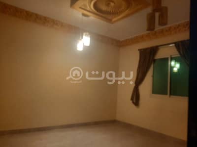 فلیٹ 2 غرفة نوم للايجار في الرياض، منطقة الرياض - شقة مع سطح خاص للإيجار بحي الورود، شمال الرياض