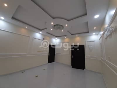 3 Bedroom Floor for Sale in Hail, Hail Region - Floor for sale in Al Khazmi, Hail