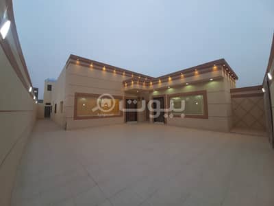 4 Bedroom Floor for Sale in Hail, Hail Region - A luxury floor establishing two apartments for sale in Al Khuzama, Hail