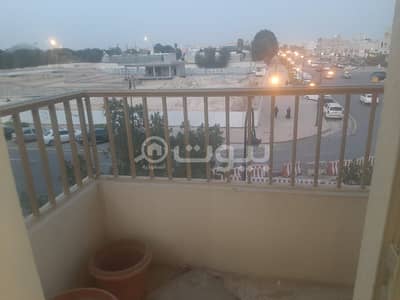 شقة 1 غرفة نوم للايجار في الرياض، منطقة الرياض - شقة عوائل صغيرة مع بلكونة للإيجار بحي الورود، شمال الرياض