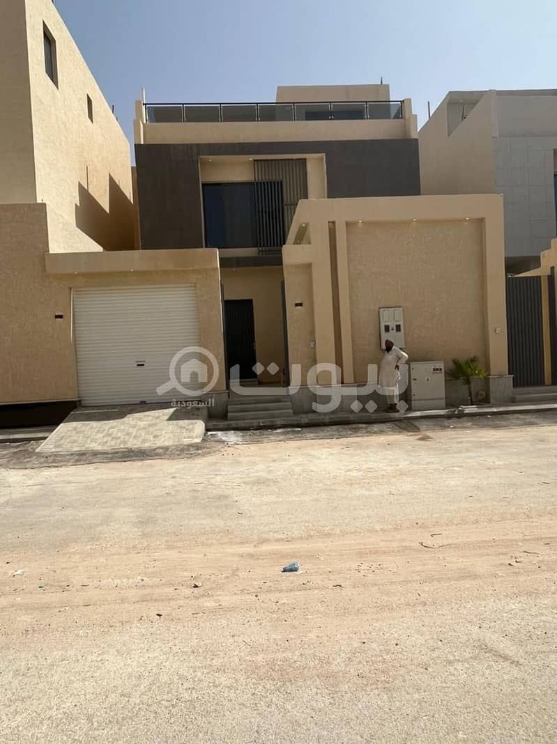 فيلا درج داخلي مع شقة للبيع في حي المونسية شرق الرياض