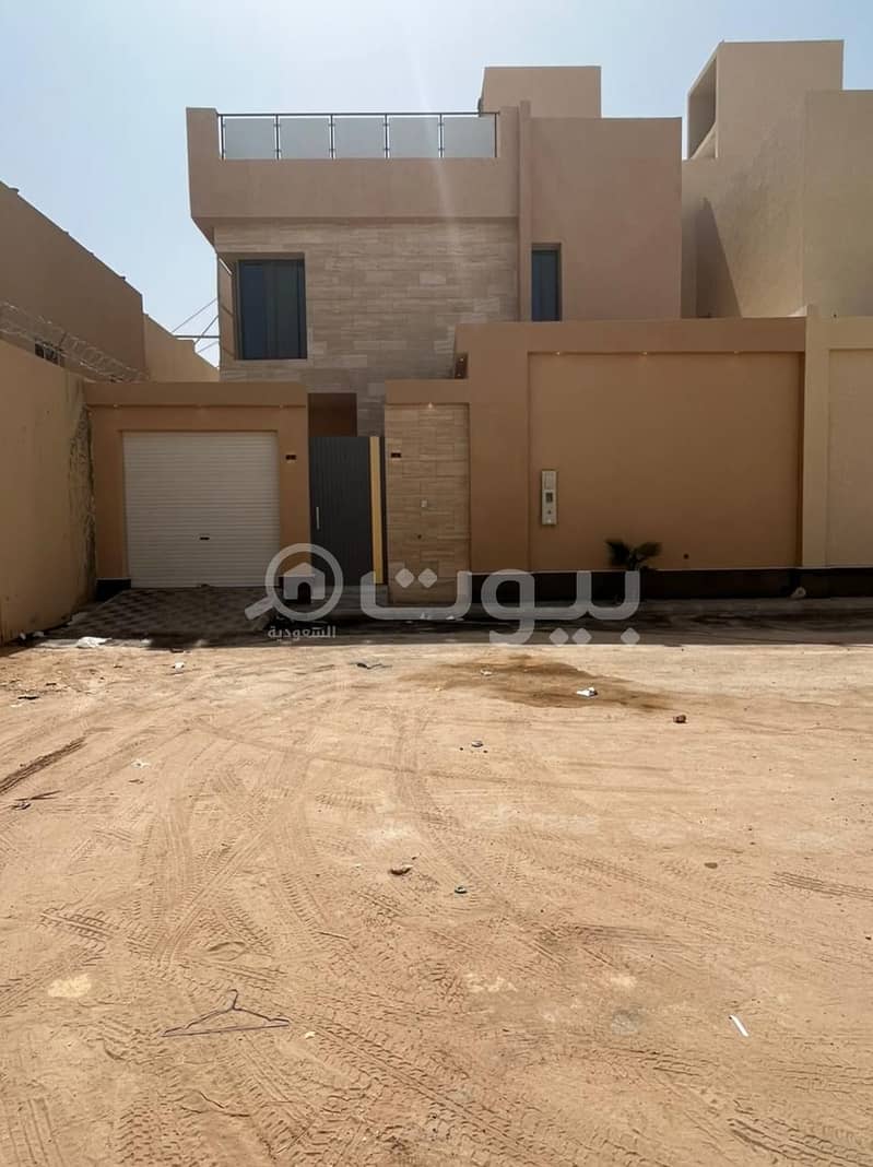 فيلا درج داخلي مع شقة للبيع في حي المونسية شرق الرياض