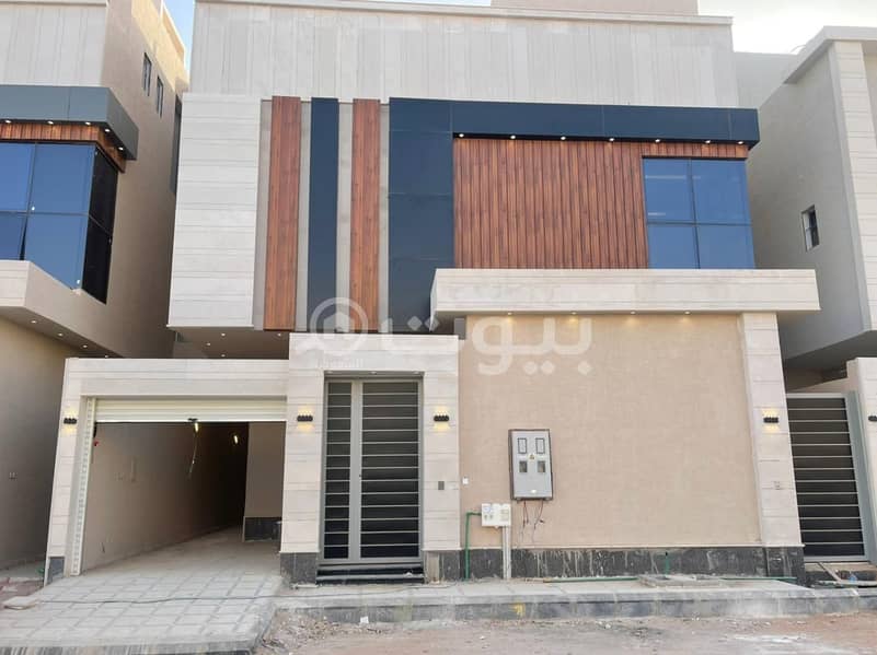 Stairs villa and apartment for sale in Al Munsiyah, East Riyadh