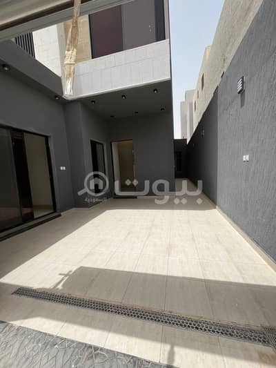 فیلا 5 غرف نوم للبيع في الرياض، منطقة الرياض - فيلا درج داخلي مع شقة للبيع في حي القادسية شرق الرياض