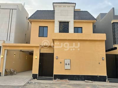 5 Bedroom Villa for Sale in Riyadh, Riyadh Region - Internal Stairs Villa And Apartment For Sale In Al Munsiyah, East Riyadh