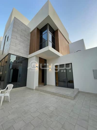 فیلا 5 غرف نوم للبيع في الرياض، منطقة الرياض - فيلا درج صالة مودرن مع شقة للبيع في النرجس، شمال الرياض