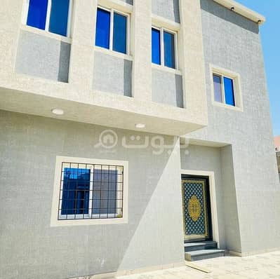 4 Bedroom Villa for Sale in Dammam, Eastern Region - Two Floors Villa And Apartment For Sale In Taybay, Dammam