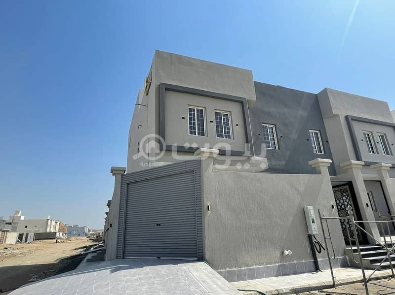 Two-floor villas and an annex for sale in Taiba, North Jeddah