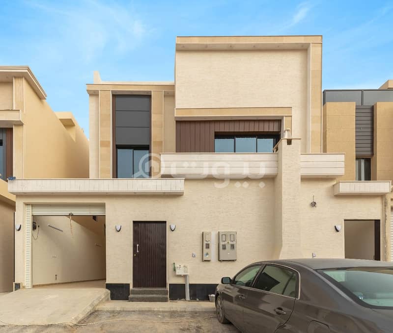 Villa with three apartments for sale in Al Munsiyah district, east of Riyadh