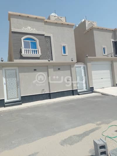 5 Bedroom Villa for Sale in Dammam, Eastern Region - Duplex villa two floors and an annex for sale in Al Jubail Suburb, Dammam
