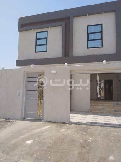 8 Bedroom Villa for Sale in Riyadh, Riyadh Region - Villa with 2 apartments for sale in Al Nahdah, East of Riyadh