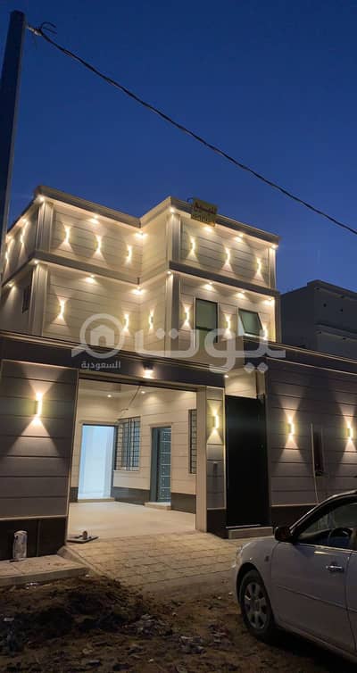 5 Bedroom Villa for Sale in Buraydah, Al Qassim Region - 2-Floor Villa with an annex for sale in Sultanah, Buraydah
