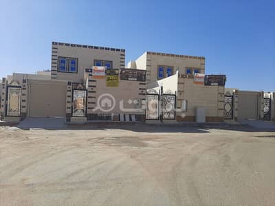 3 Bedroom Floor for Sale in Hail, Hail Region - Floor and a half for sale with a roof in Al Mamlaka District, Hail