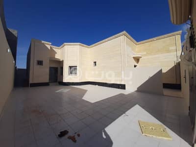 3 Bedroom Floor for Sale in Hail, Hail Region - The Floor of establishing two apartments in sharq al Eskan Hail