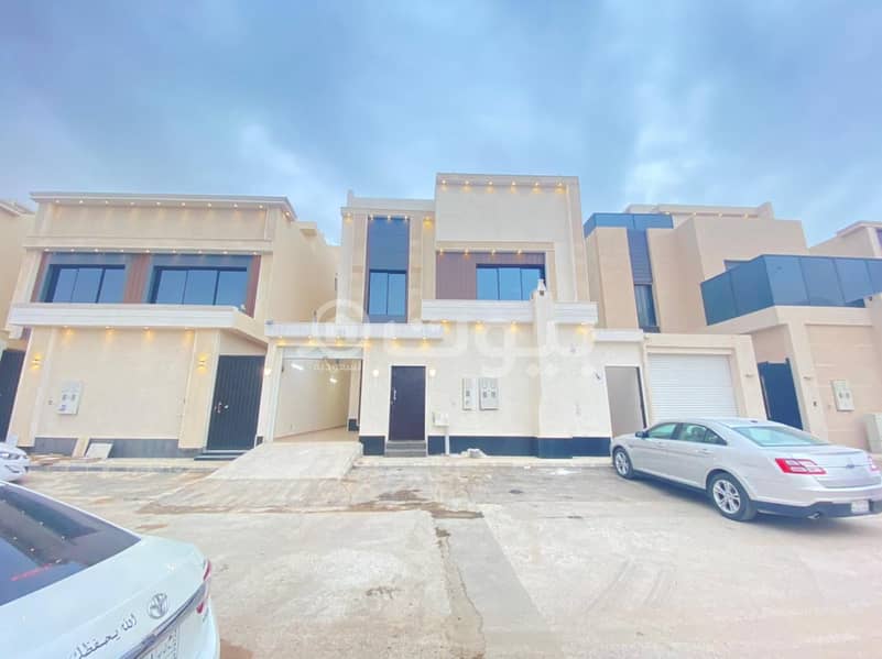 Villa with 3 apartments for sale in Al Munsiyah District, East of Riyadh