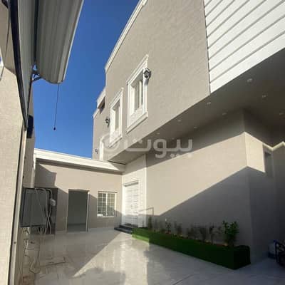 4 Bedroom Villa for Sale in Al Diriyah, Riyadh Region - Villa with staircase and two apartments for sale in Al Jubaylah, Al Diriyah