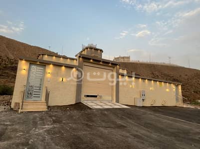 4 Bedroom Floor for Sale in Muhayil, Aseer Region -