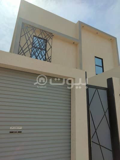 5 Bedroom Villa for Sale in Unayzah, Al Qassim Region - Duplex Villa with an apartment for sale in Al Manar, Unayzah