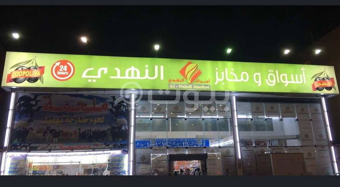 عمارة معارض ميزانين للبيع في حي الفلاح، شمال الرياض