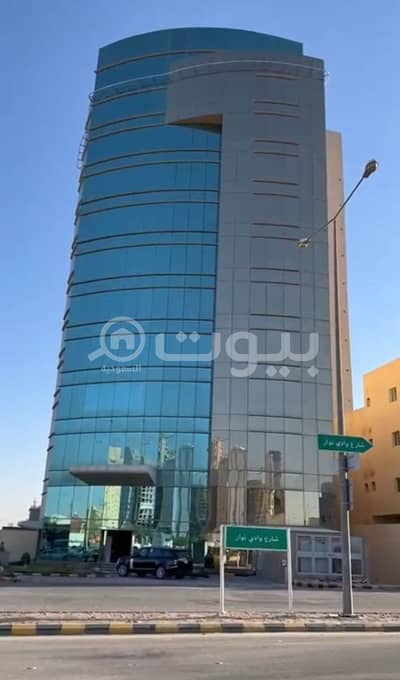 عقارات تجارية اخرى  للبيع في الرياض، منطقة الرياض - للبيع برج على طريق الملك فهد حي الملقا شمال الرياض