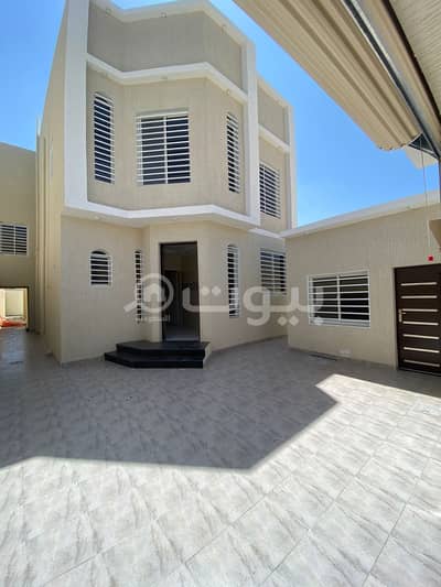 4 Bedroom Floor for Sale in Abha, Aseer Region - Villa for sale in Al Mahalah, Abha