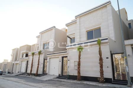 فیلا 5 غرف نوم للبيع في الرياض، منطقة الرياض - للبيع فيلا درج صالة مع شقة بحي الحزم، غرب الرياض