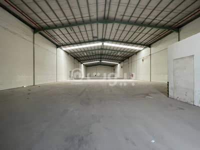 Warehouse for Rent in Riyadh, Riyadh Region - مستودع غذائي او طبي للايجار بمساحة 1725 متر شمال كبري اسطنبول