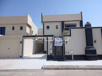5 Bedroom Villa for Sale in Unayzah, Al Qassim Region - Villa with a roof for sale in King Fahd District, Unayzah