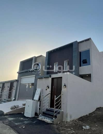 6 Bedroom Villa for Sale in Muhayil, Aseer Region - Villa with a traditional house for sale in Western Heila District, Muhayil