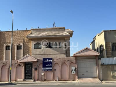 فیلا 5 غرف نوم للبيع في الرياض، منطقة الرياض - بيت على شارع تجاري