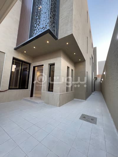 5 Bedroom Villa for Sale in Riyadh, Riyadh Region - درج داخلي وشقه حي المونسيه ٣٠٨ متر