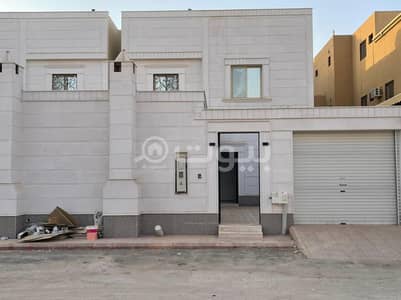 4 Bedroom Villa for Sale in Riyadh, Riyadh Region - فيلا للبيع بحي الرمال موقع متميز 245 م درج داخلي فقط
